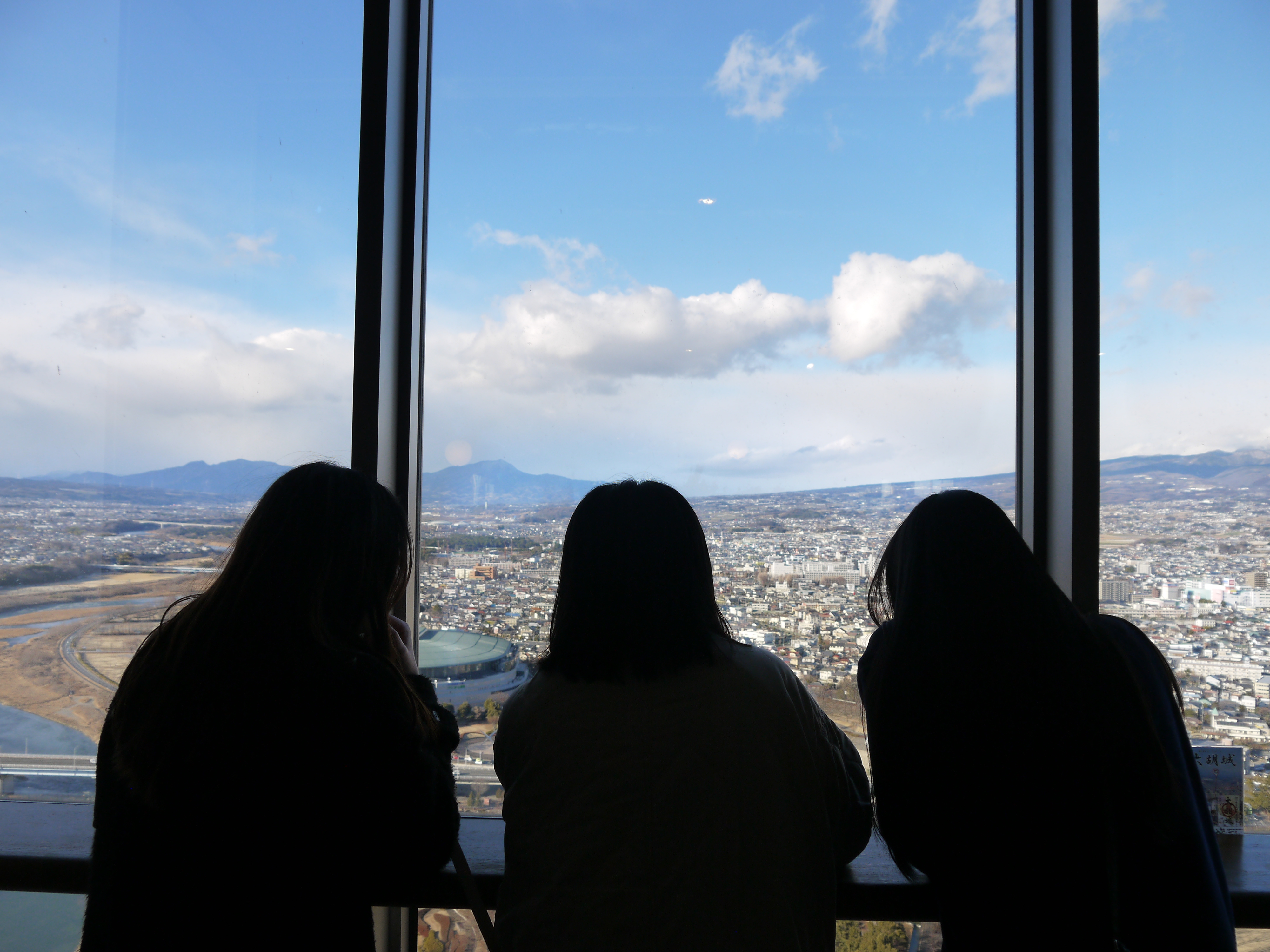 ①近くに住んでいる人を気遣う社会の構築